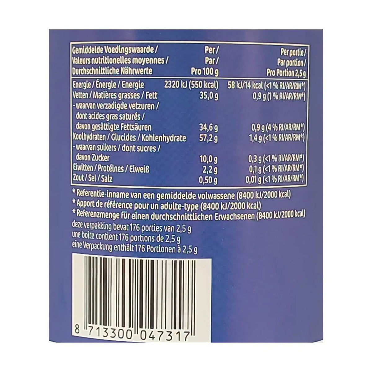 Närbild av näringsvärdestabell och streckkod på baksideetikett av pulverprodukt.